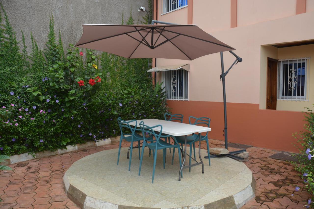 Vegas House Apartment Yaounde Exterior photo